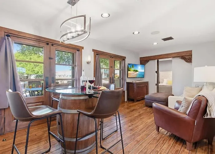 Rhone - In Old Town - Walk To Fashion Square Holiday home Scottsdale