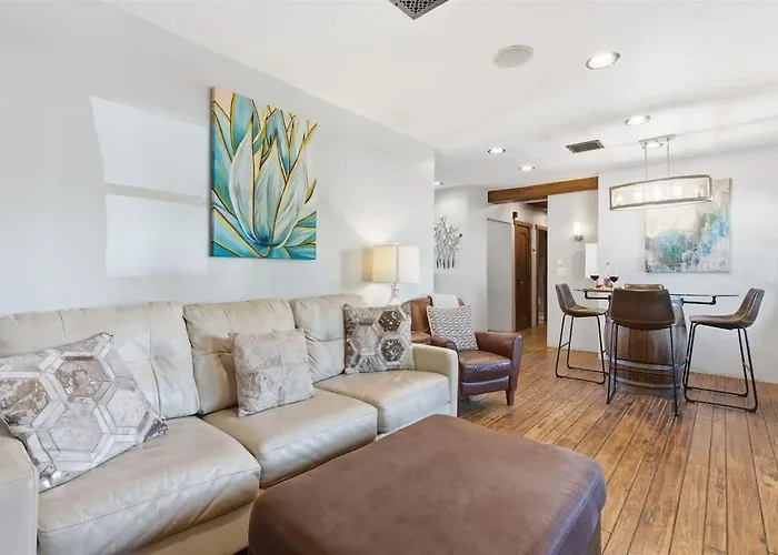Rhone - In Old Town - Walk To Fashion Square Holiday home Scottsdale