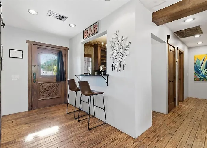 Rhone - In Old Town - Walk To Fashion Square Holiday home Scottsdale
