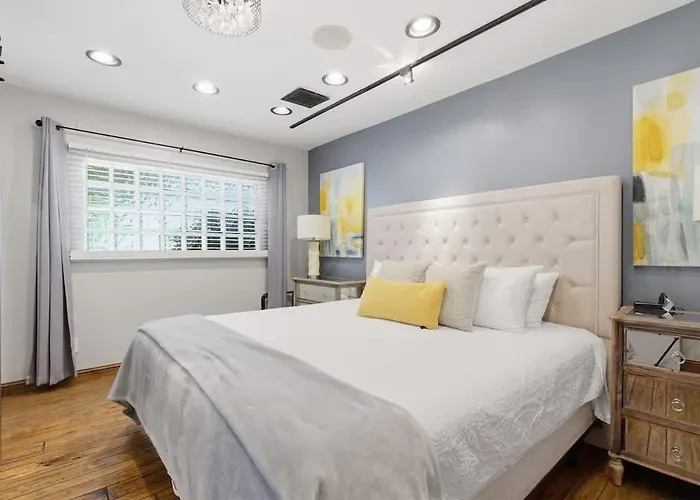 Holiday home Rhone - In Old Town - Walk To Fashion Square *